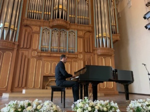 Concerto del pianista italiano Ludovico Troncanetti presso il Conservatorio di Tashkent